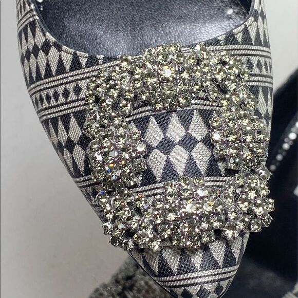Manolo Blahnik Hangisi 70 Embellished Print Pumps - Picture 9 of 12